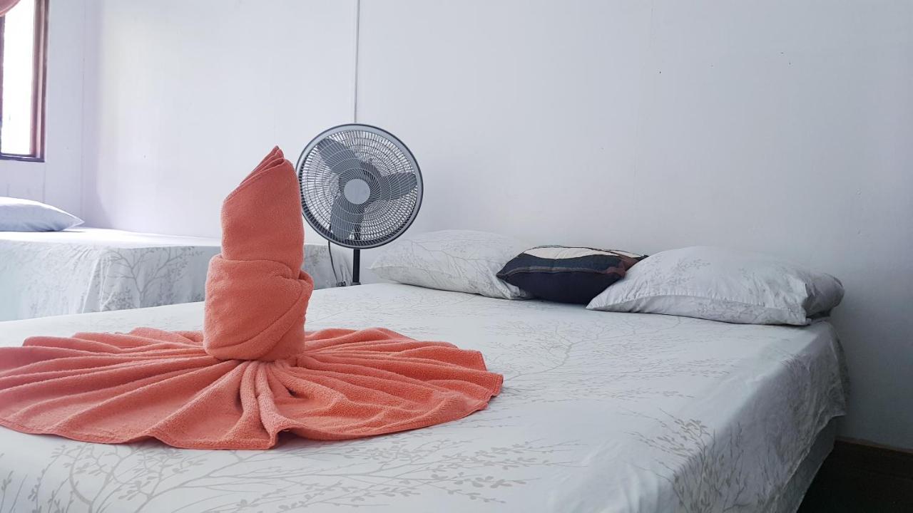 Cabinas Balcon Del Mar 토르투게로 외부 사진