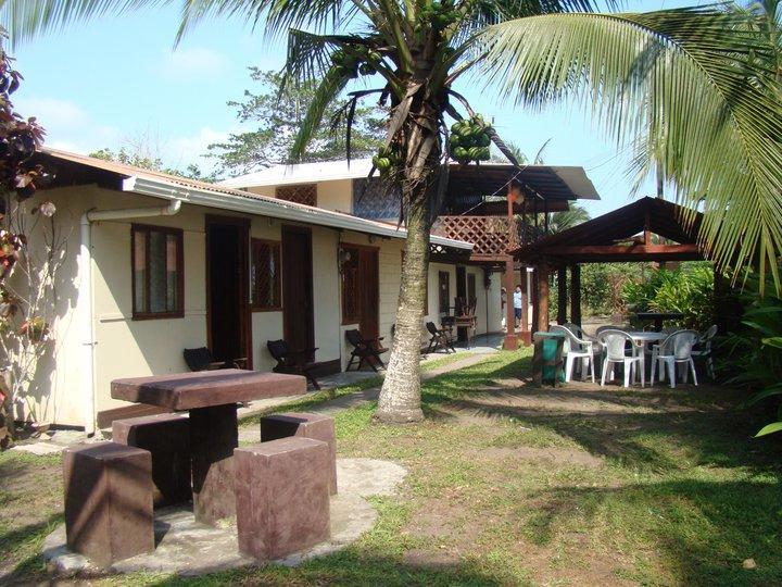 Cabinas Balcon Del Mar 토르투게로 외부 사진