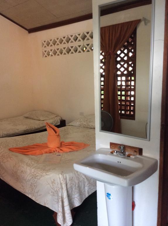 Cabinas Balcon Del Mar 토르투게로 외부 사진